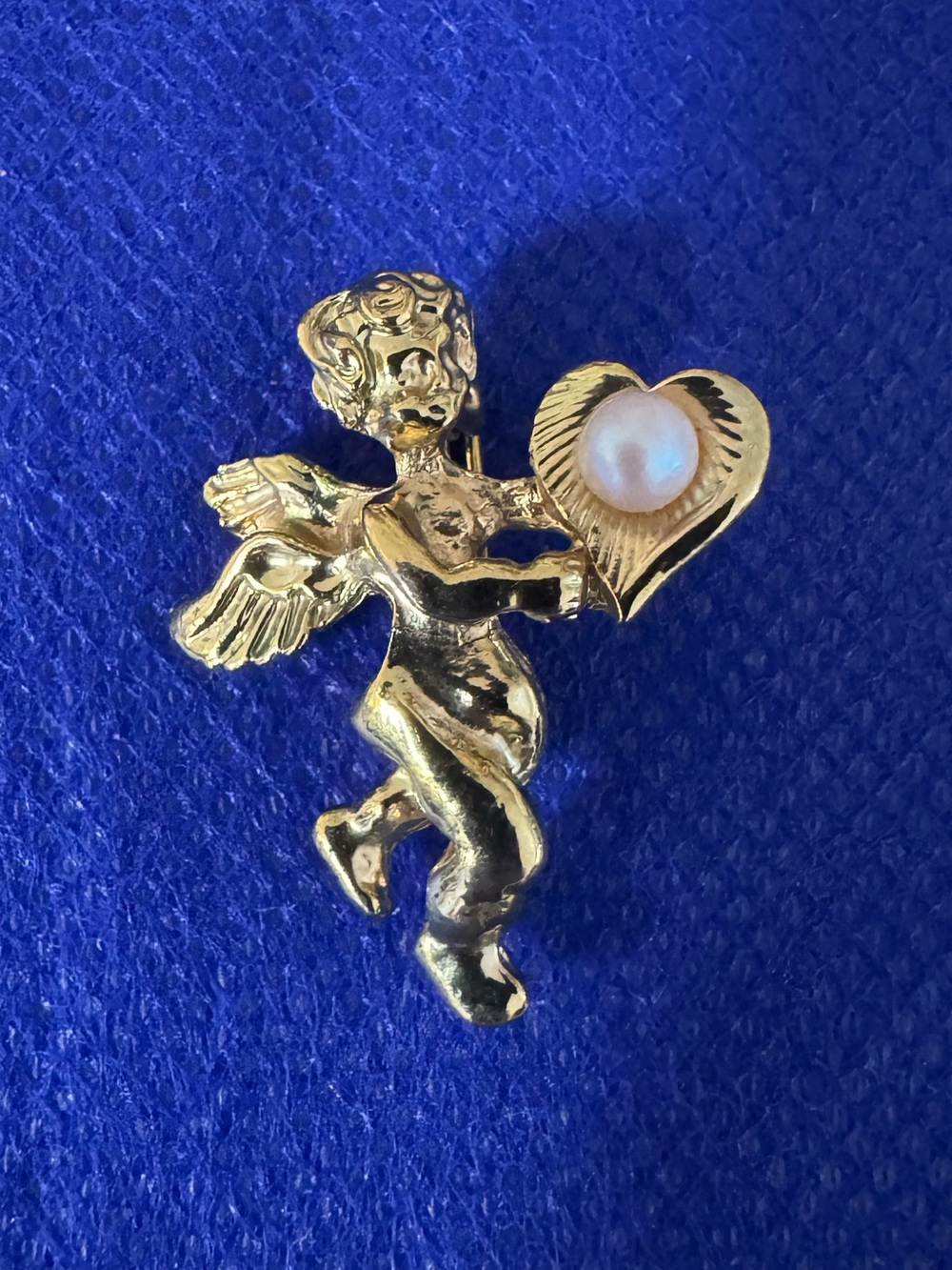 Angel Cherub Pin Brooch with Heart and Pearl Accent - NWT comes w/in mesh pouch.